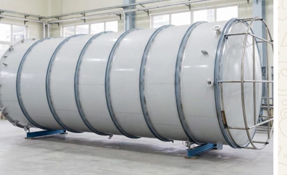 Long insulated column with aluminium cladding bands