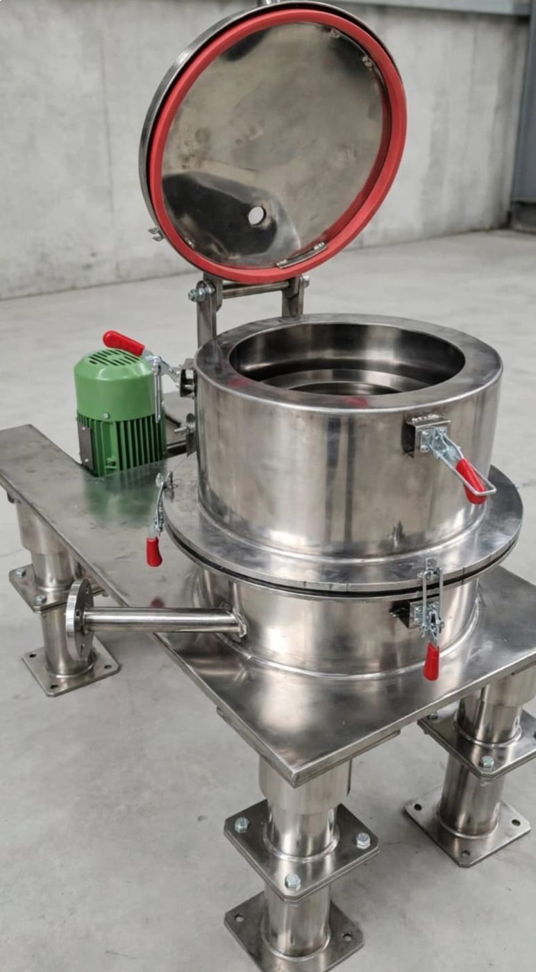 Stainless steel basket centrifuge with open lid